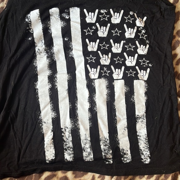 ✨5 for 25 Sale✨ Trails Country Clothing America Rocks 🇺🇸 - Picture 3 of 5